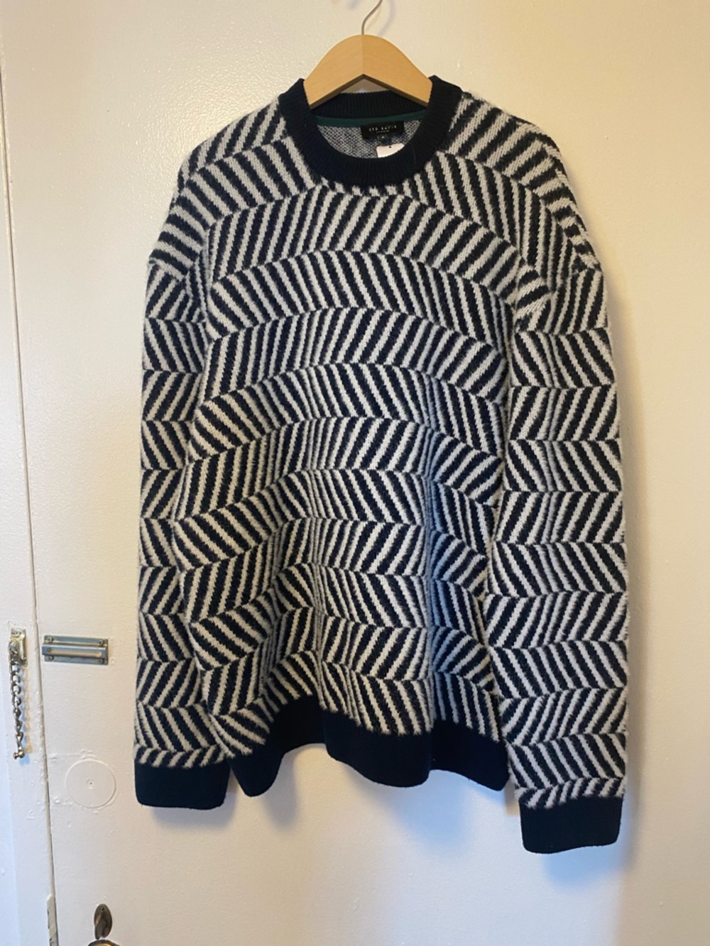 Ted Baker Black and White Chevron-Stripe Crewneck Wool Blend Sweater. Size 6.